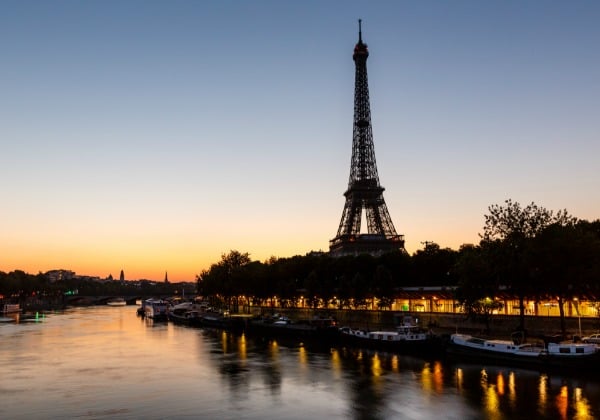 Paris by Night: City Tour & Visit to the Eiffel Tower in a Small Group